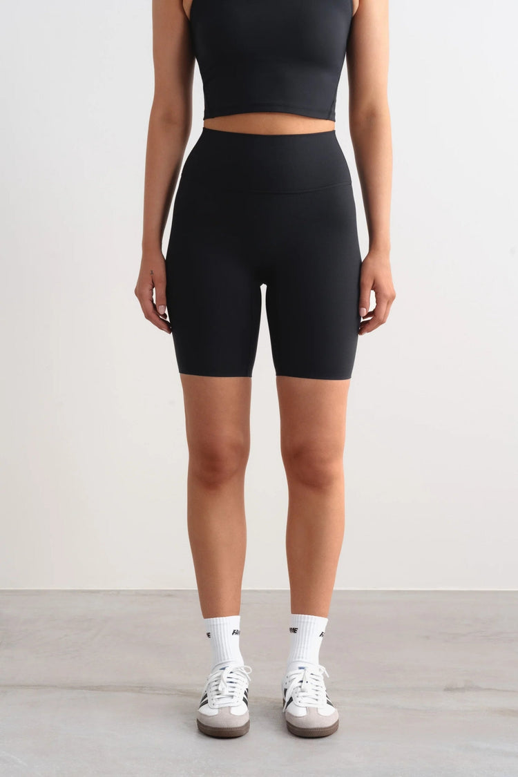 Shorts med Scrunch - Shop shorts med scrunch Bevæg dig frit i shorts fra vores kollektion. Oplev en hold-in-effekt, hurtigtørrende og åndbart materiale.