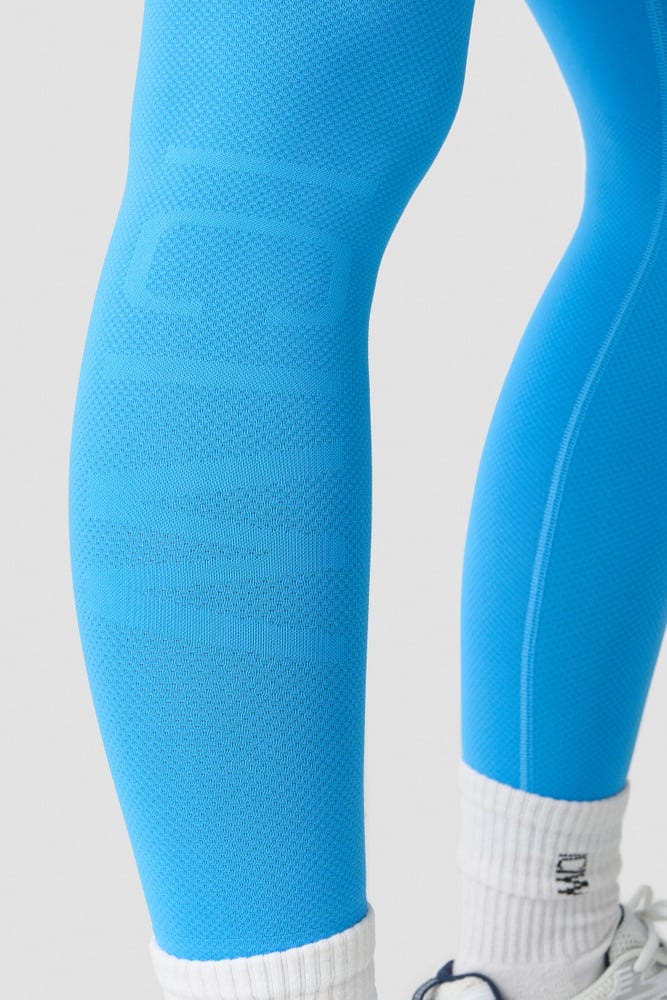 define seamless tights pacific blue