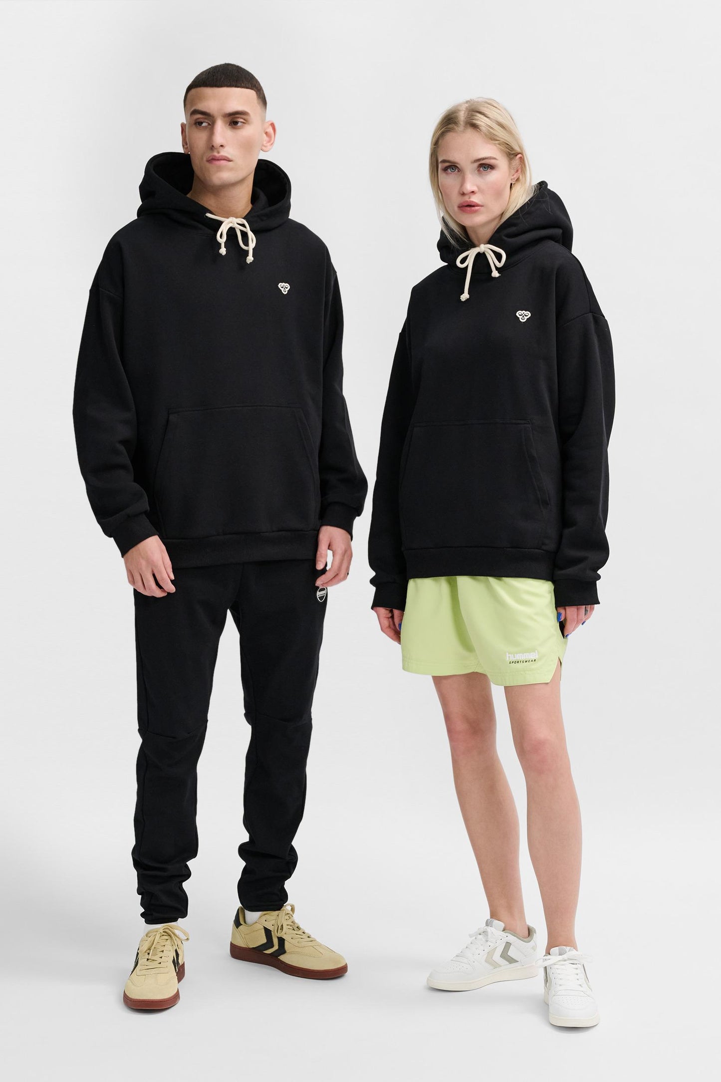 HUMMEL - Hmlloose Hoodie Bee - Black