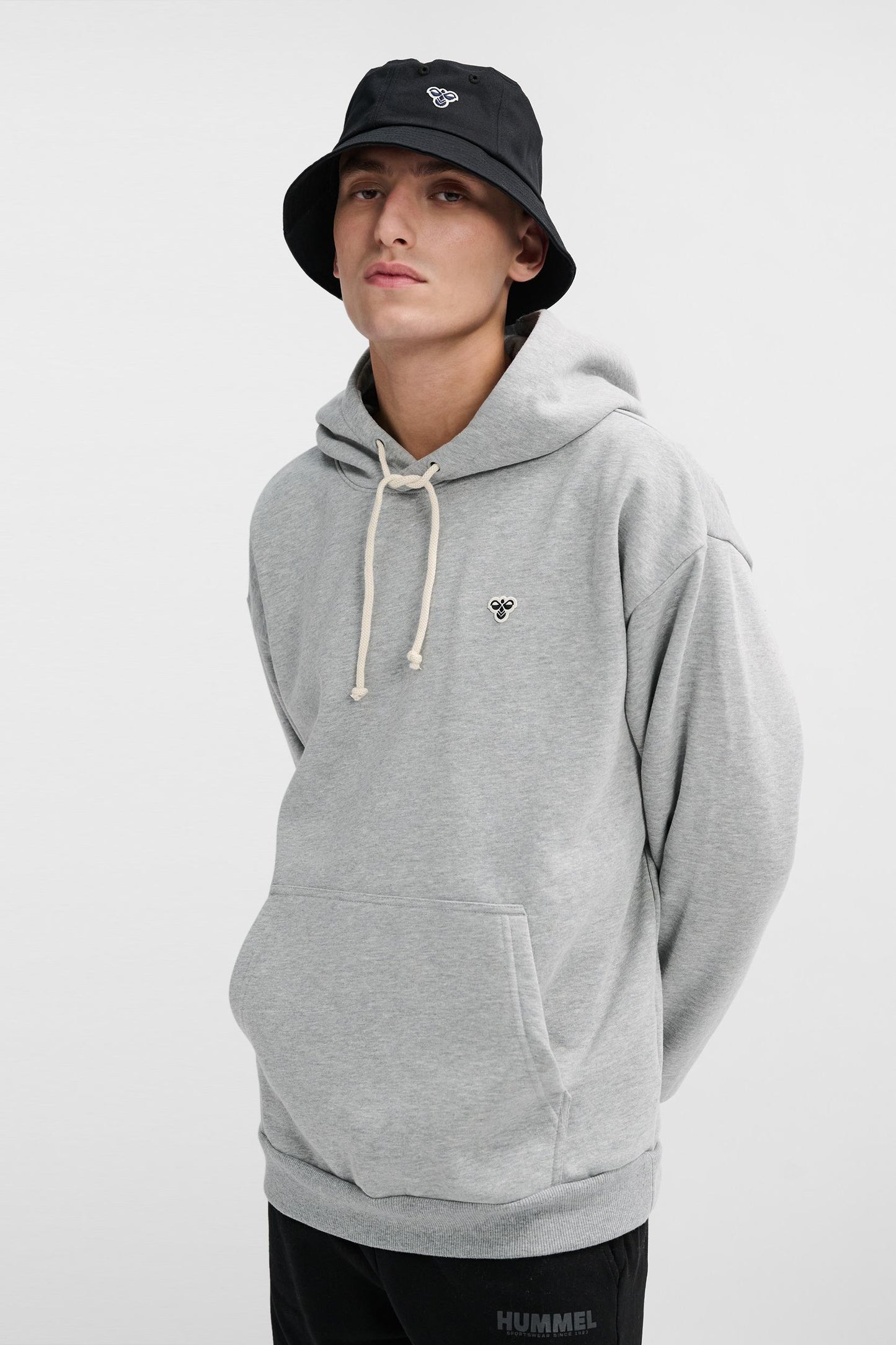 HUMMEL - Hmlloose Hoodie Bee - Grey Melange