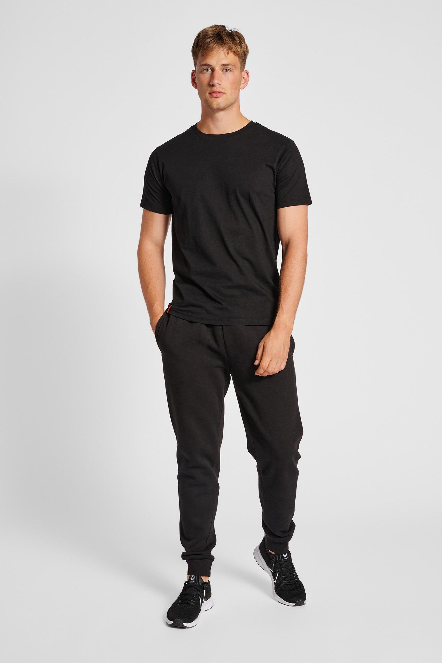 HUMMEL - Hmlred Basic T-shirt S/s - Black